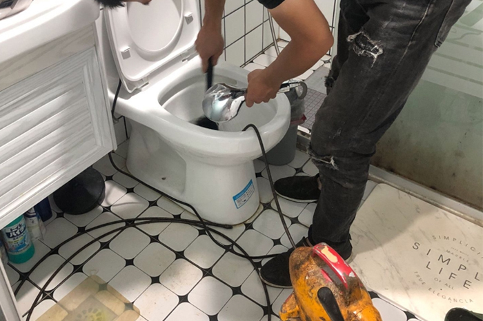 西区街道疏通下水道