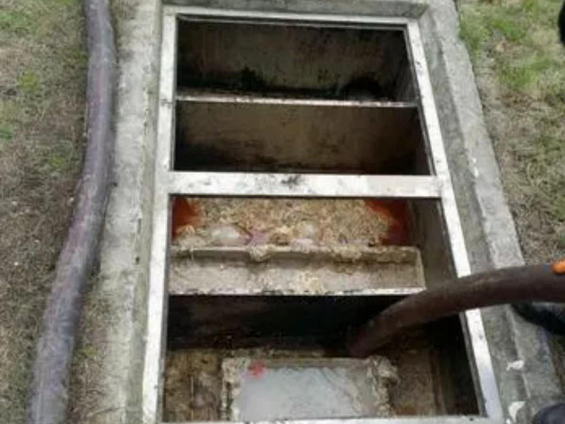 西区街道隔油池清理