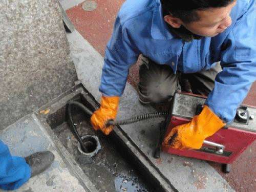 西区街道疏通下水道